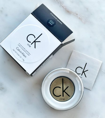 Calvin Klein Oční stíny CK One Powder Eyeshadow, č. 500, Jaded