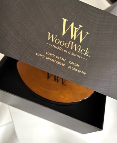 WoodWick vonná svíčka s dřevěným knotem, loď, 453,6 g - Vůně svíčky: Oudwood