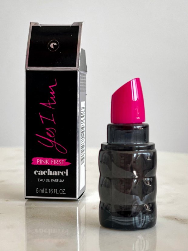Cacharel Yes I Am Pink First parfémovaná voda pro ženy - Objem: 5 ml, Balení: Běžné balení