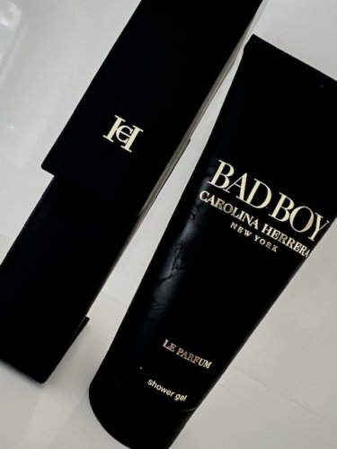Carolina Herrera Bad Boy Le Parfum parfémovaná voda pro muže - Objem: 200 ml, Balení: Sprchový gel