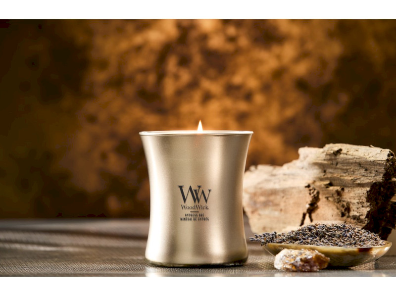 Woodwick Vonná svíčka střední ve skle METALICKÁ s dřevěným knotem, 275 g