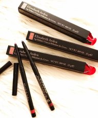 Elizabeth Arden Konturovací tužka na rty automatická, odstín Grapevine, 0,25g