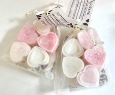 Helene ME&SON Vonný vosk v srdíčkách s květinovou vůní, sada 5 ks v palmovém vosku, 40 g + srdíčko zdarma
