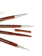 L'Oreal Konturovací automatická tužka na rty Infaillible Lip Liner, 715 Unlimited Brown
