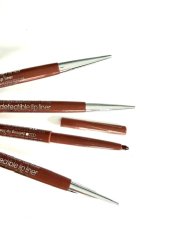 L'Oreal Konturovací automatická tužka na rty Infaillible Lip Liner, 715 Unlimited Brown